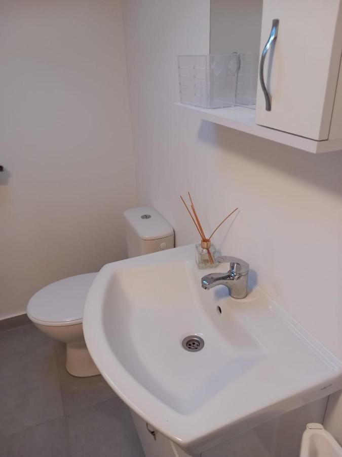 Attic 1Br Apartment With Parking And Self Check In Popesti-Leordeni Exterior photo